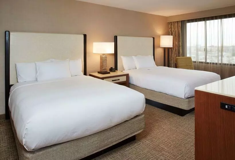 Hotel Doubletree By Hilton Fresno Convention Center