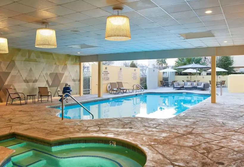 Hotel Doubletree By Hilton Fresno Convention Center