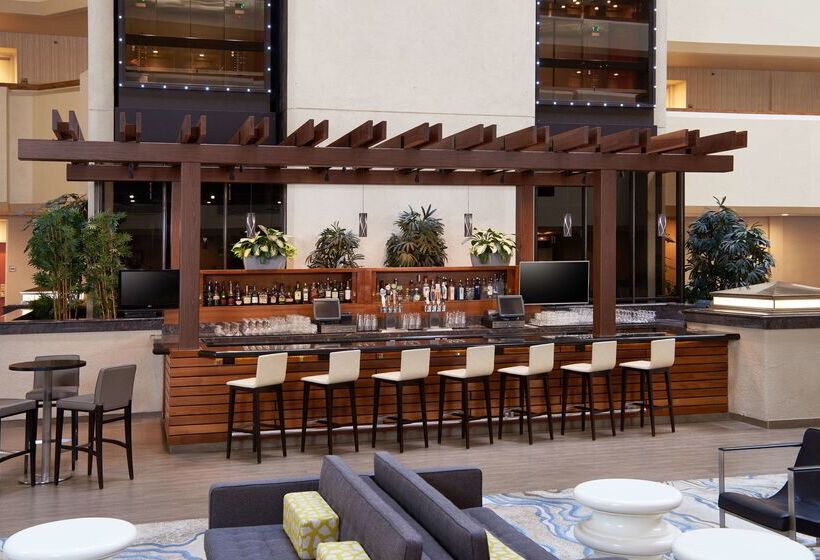 هتل Doubletree By Hilton Fresno Convention Center