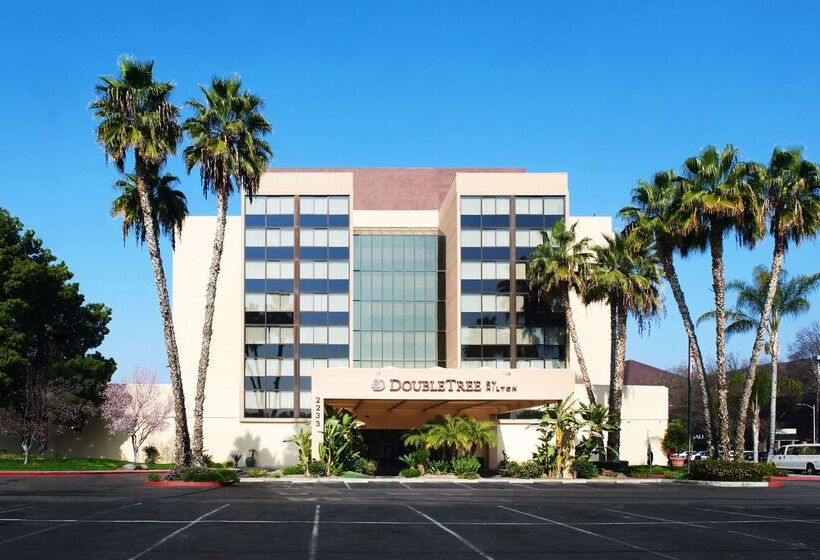 هتل Doubletree By Hilton Fresno Convention Center