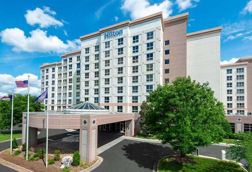 هتل Hilton Charlotte Airport
