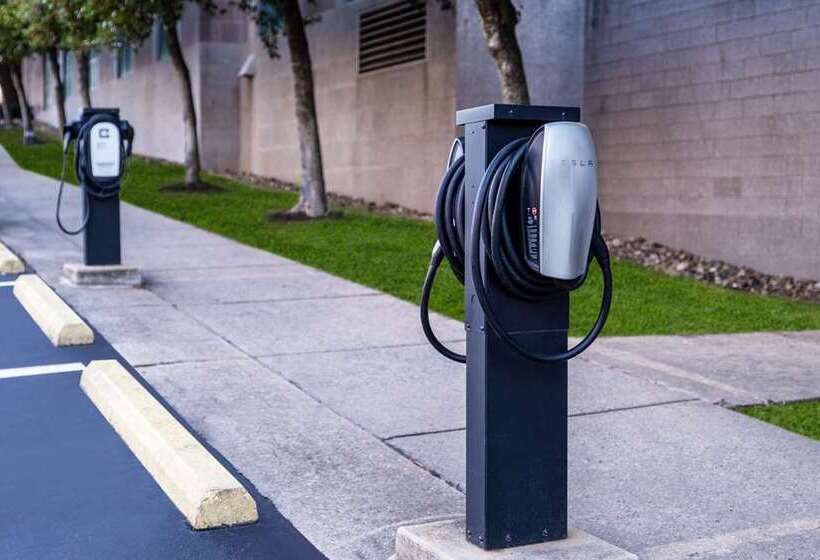 هتل Hilton Charlotte Airport