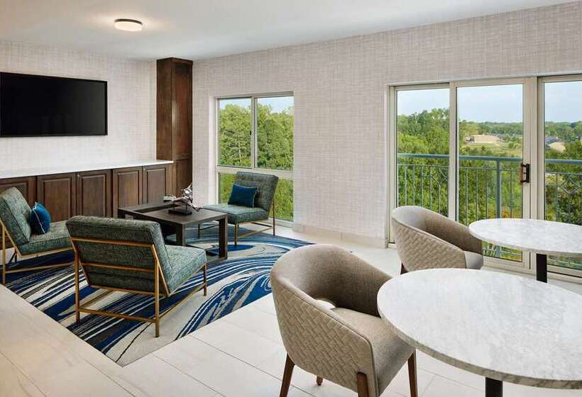 هتل Hilton Charlotte Airport