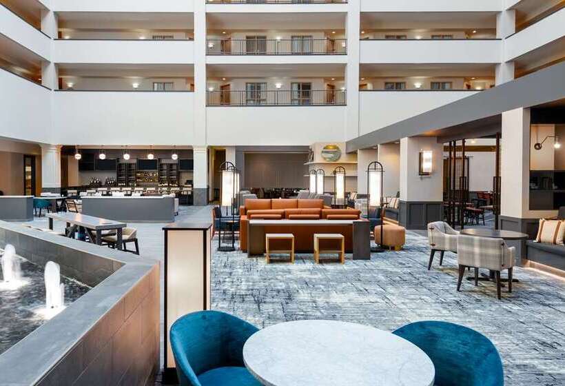 هتل Hilton Charlotte Airport