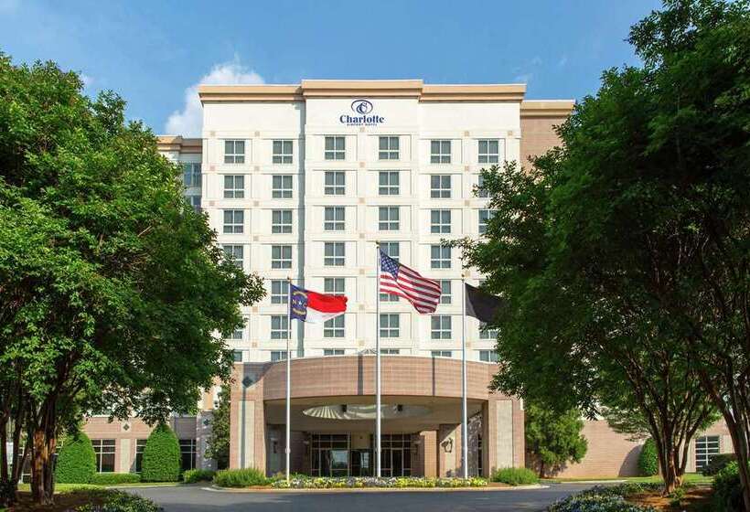 هتل Hilton Charlotte Airport