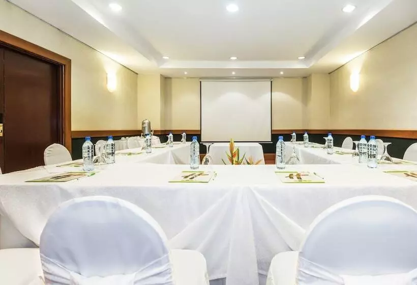 هتل Holiday Inn Convention Center, An Ihg