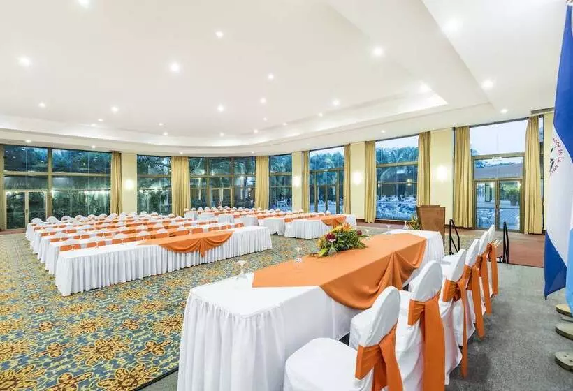 هتل Holiday Inn Convention Center, An Ihg