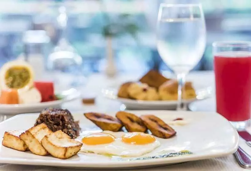 هتل Holiday Inn Convention Center, An Ihg