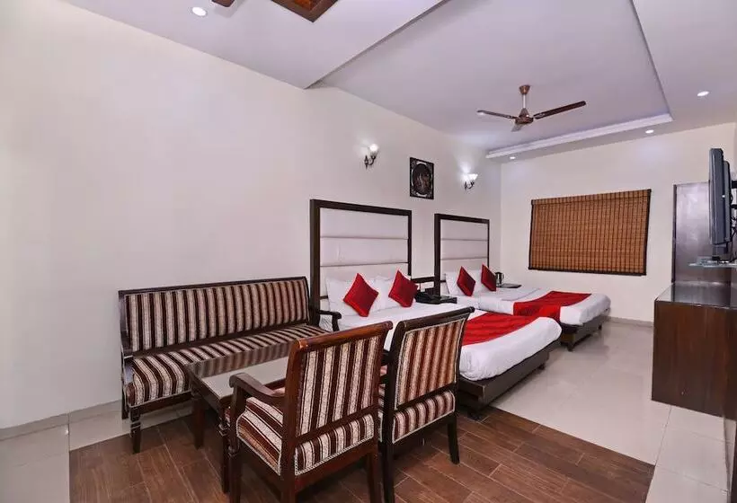Hotel Chowdhry Tourist Lodge New Delhi Railway Station 2 Minutes Walk