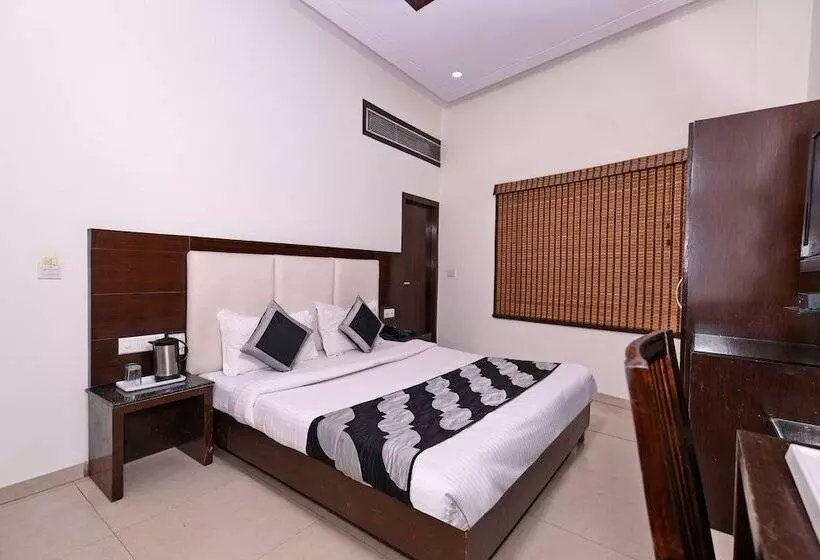 Hotel Chowdhry Tourist Lodge New Delhi Railway Station 2 Minutes Walk