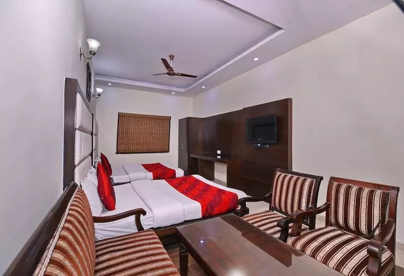 Hotel Chowdhry Tourist Lodge New Delhi Railway Station 2 Minutes Walk