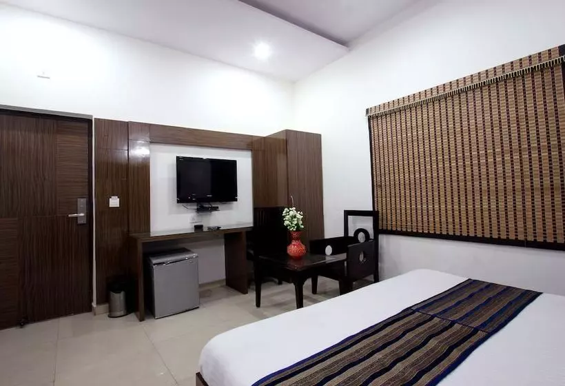 Hotel Chowdhry Tourist Lodge New Delhi Railway Station 2 Minutes Walk