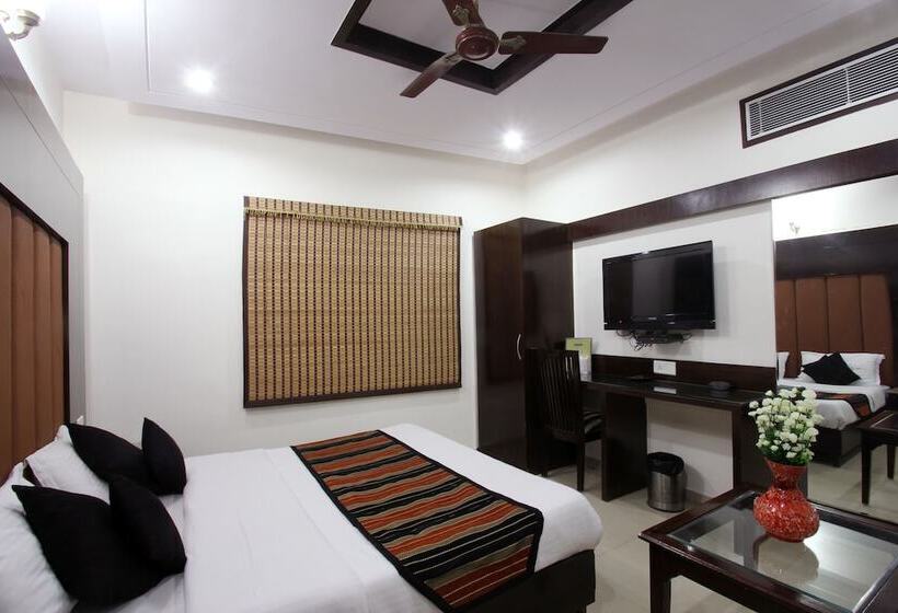 בית מלון כפרי Chowdhry Tourist Lodge New Delhi Railway Station 2 Minutes Walk