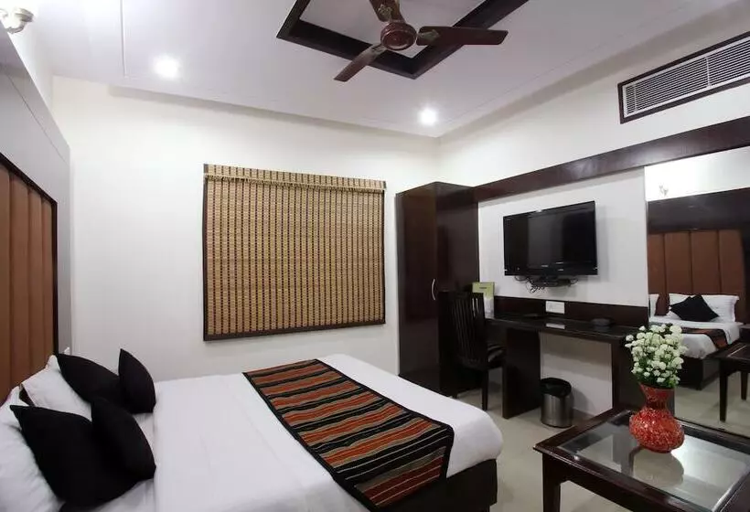 Hotel Chowdhry Tourist Lodge New Delhi Railway Station 2 Minutes Walk