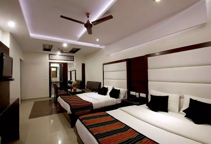 Hotel Chowdhry Tourist Lodge New Delhi Railway Station 2 Minutes Walk