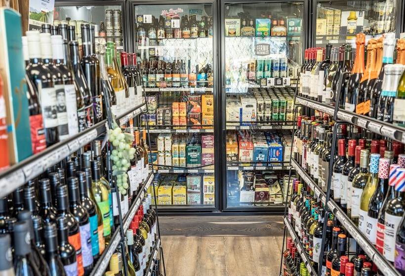 هتل Prestige Inn Golden