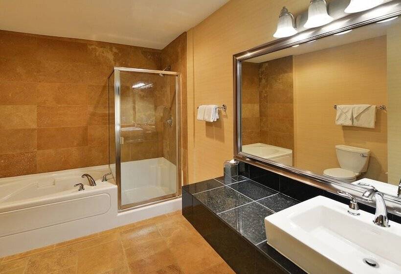 هتل Prestige Inn Golden