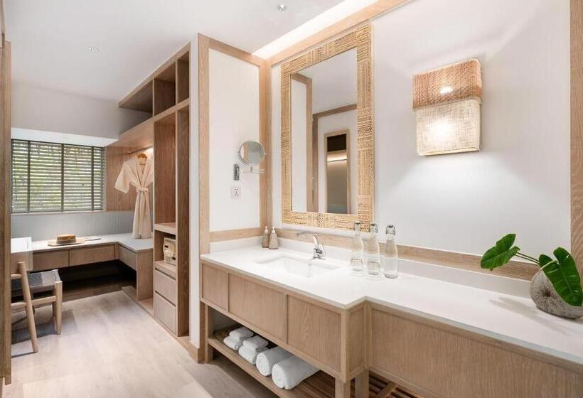 Отель Saii Phi Phi Island Village