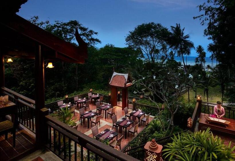 Отель Saii Phi Phi Island Village