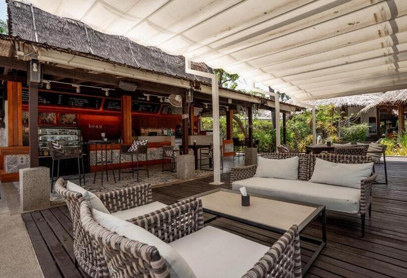 Отель Saii Phi Phi Island Village