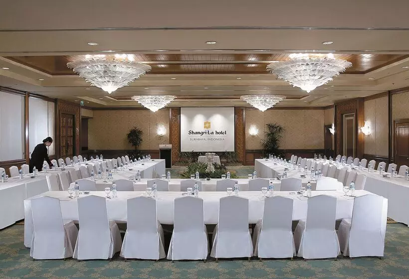 فندق Shangrila Surabaya