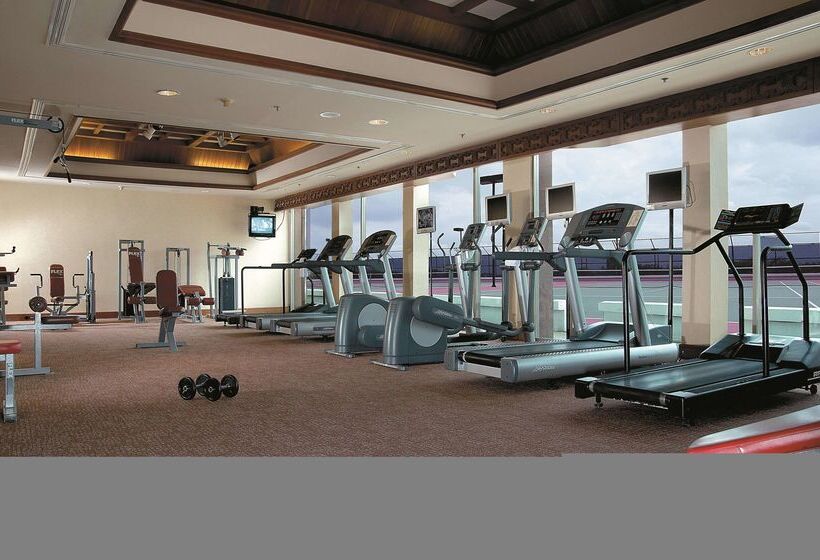 בית מלון כפרי Shangrila Surabaya