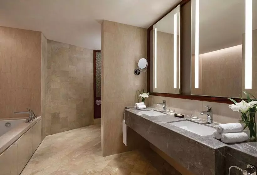 فندق Shangrila Surabaya