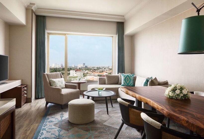 בית מלון כפרי Shangrila Surabaya