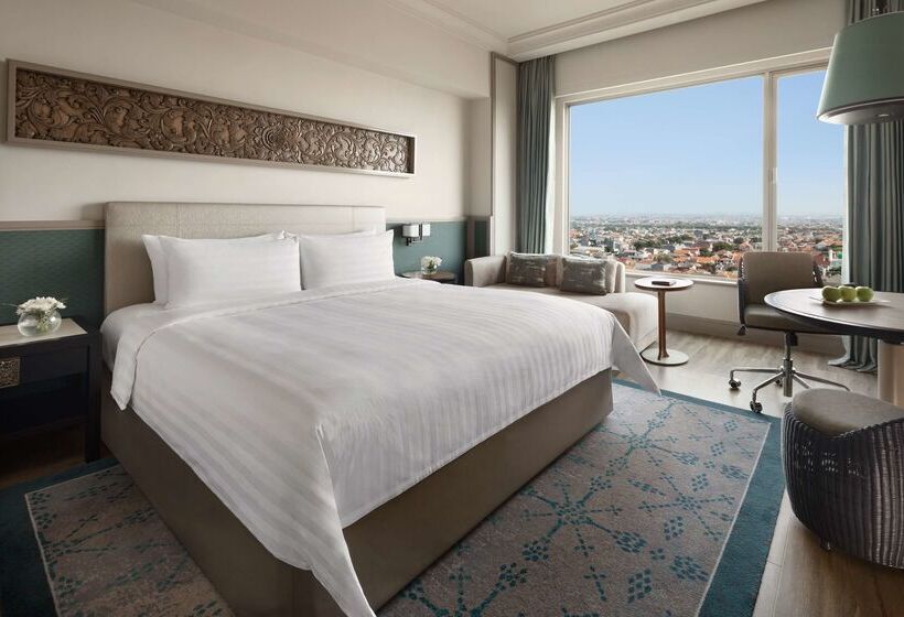 בית מלון כפרי Shangrila Surabaya