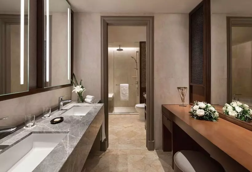 فندق Shangrila Surabaya