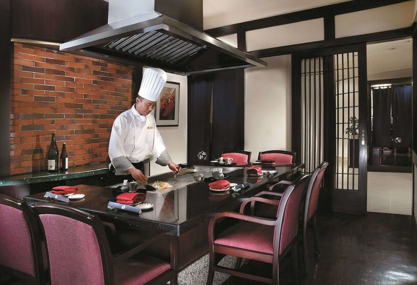 בית מלון כפרי Shangrila Surabaya