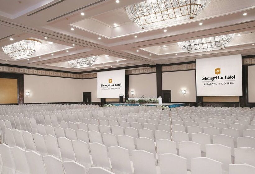 בית מלון כפרי Shangrila Surabaya