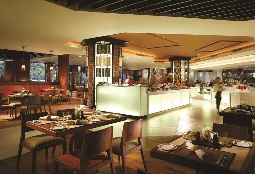 فندق Shangrila Surabaya