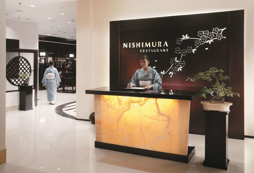 בית מלון כפרי Shangrila Surabaya