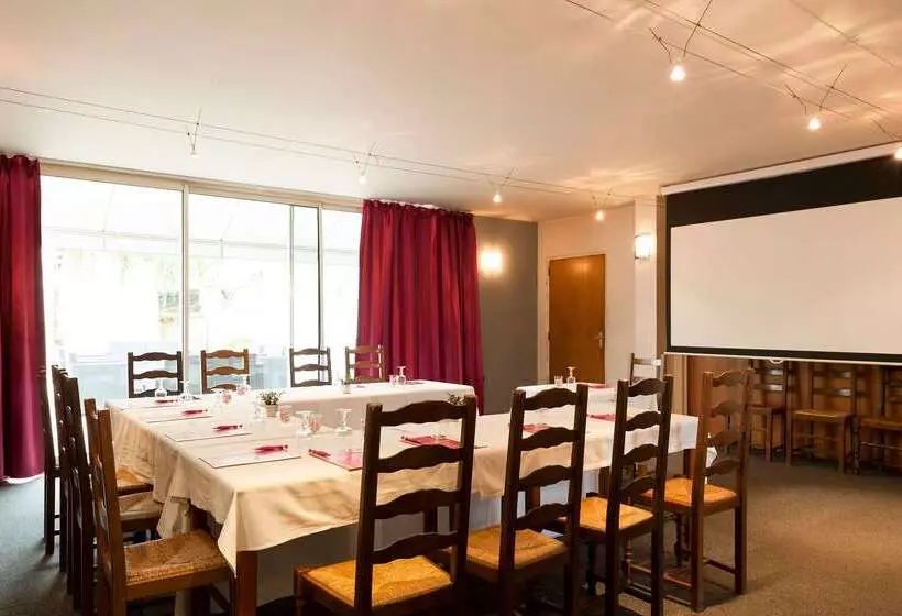 ホテル The Originals City, Hôtel Le Cheval Rouge, Tours Ouest