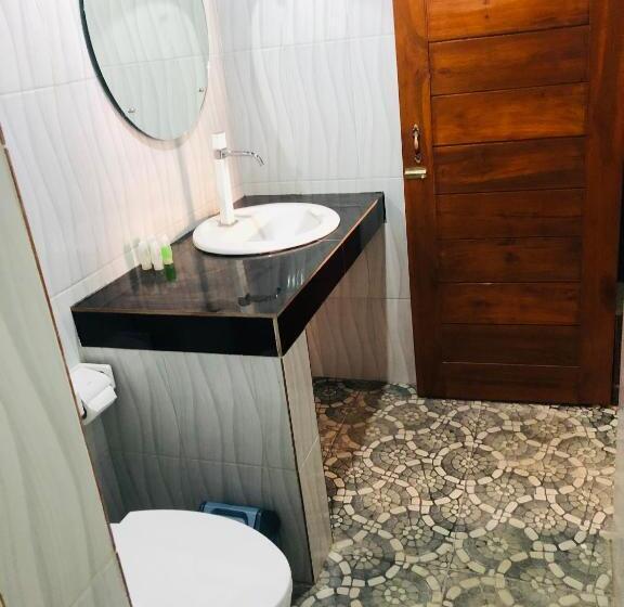 Общежитие Padangbai Beach Inn