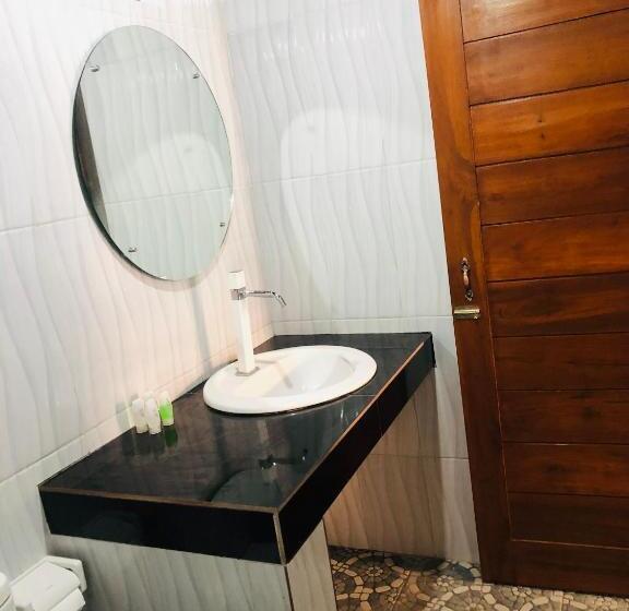 Общежитие Padangbai Beach Inn