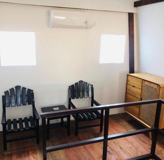 Общежитие Padangbai Beach Inn