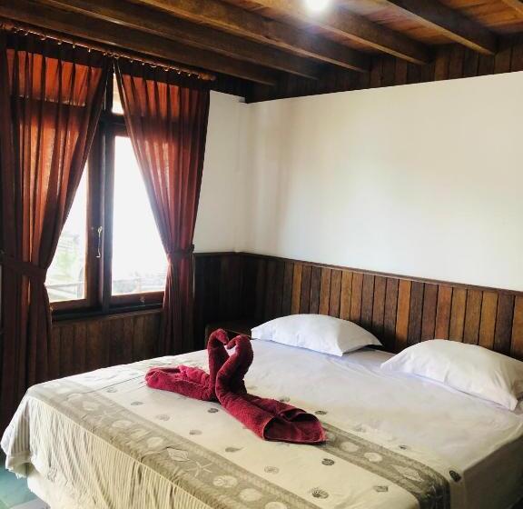 Общежитие Padangbai Beach Inn