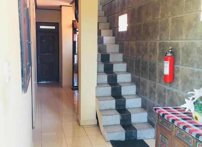 Общежитие Padangbai Beach Inn