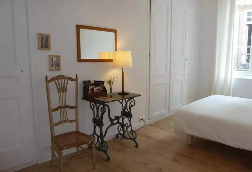 Aamiaismajoitus (B&B) Une Chambre Dans L'atelier De R