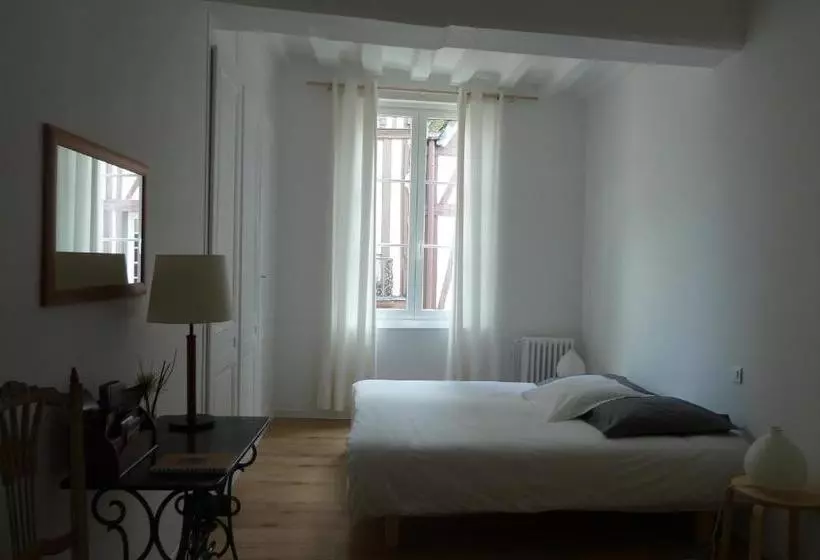 Aamiaismajoitus (B&B) Une Chambre Dans L'atelier De R