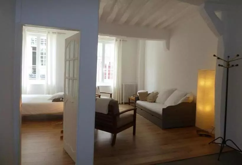 Aamiaismajoitus (B&B) Une Chambre Dans L'atelier De R