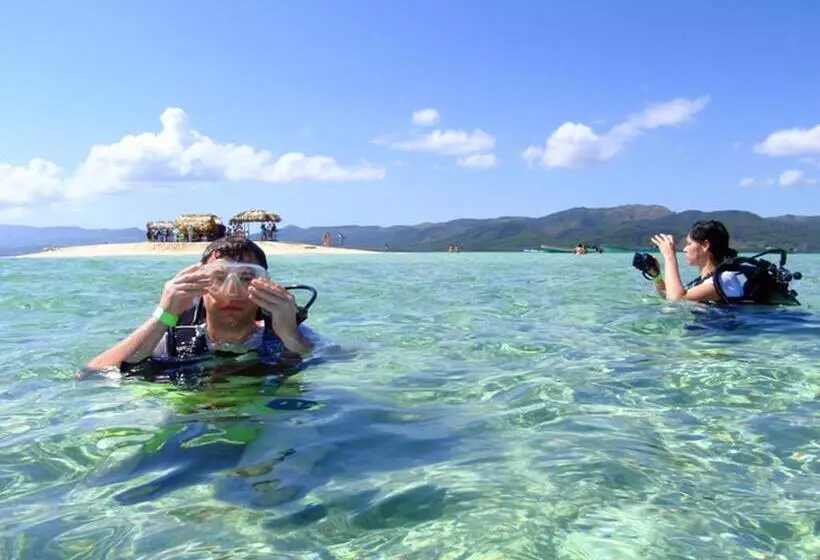 Hotelli Corales Punta Rusia