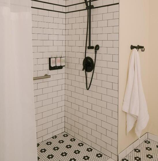 Found Hotel, Santa Monica