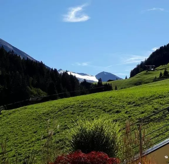 Aamiaismajoitus (B&B) Haus Tirol