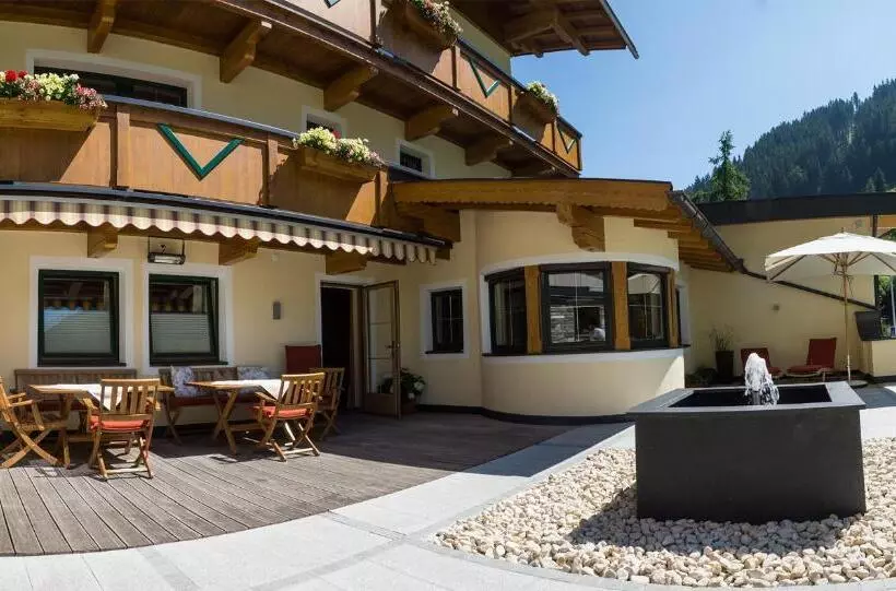 Aamiaismajoitus (B&B) Haus Tirol
