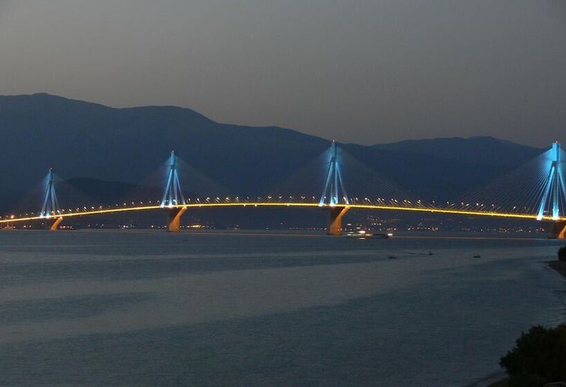 בית מלון כפרי Antirrio