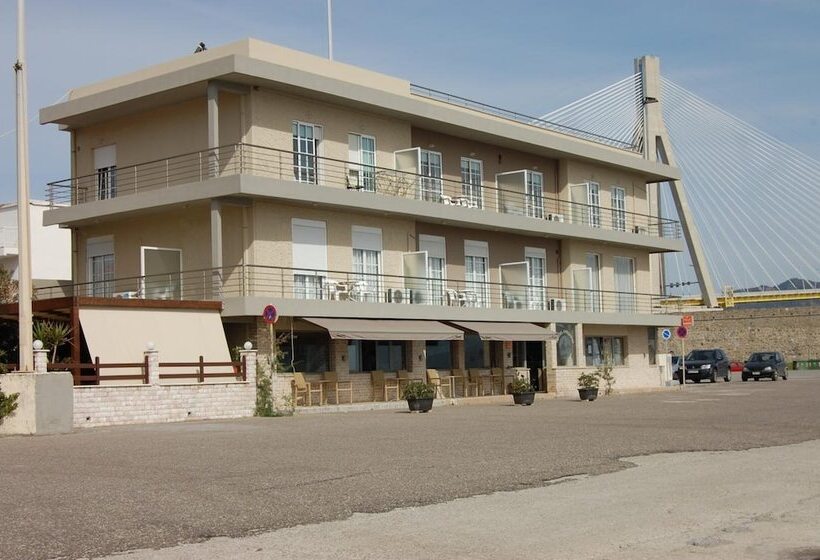 בית מלון כפרי Antirrio