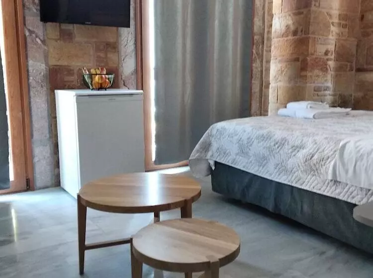 هتل Chios City Inn